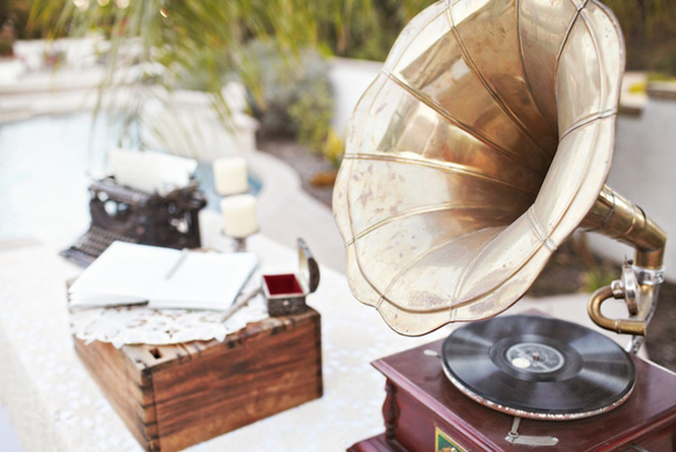 Vintage wedding decor gramophone 