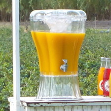 Drinks dispenser with tap for lemonade