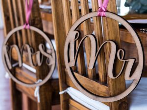 Mr and Mrs circle chair sign